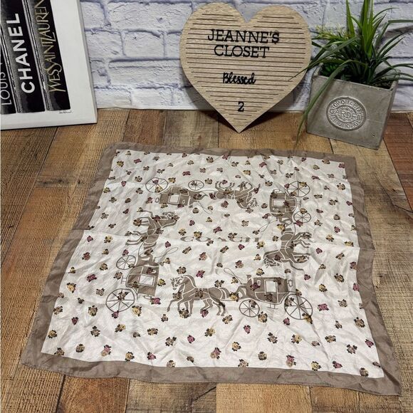 Coach C0007 Horse And Carriage Tea Rose Print Silk Bandana in chalk - Picture 1 of 4